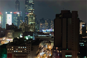 Strolling through the night at Jing'an Temple